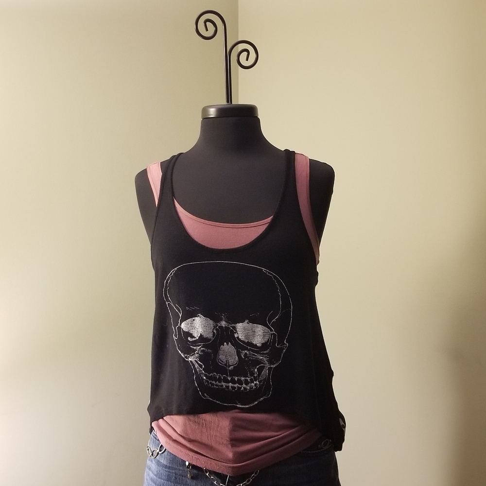 Black & White Skull Print Flyaway Tank by Envy Us